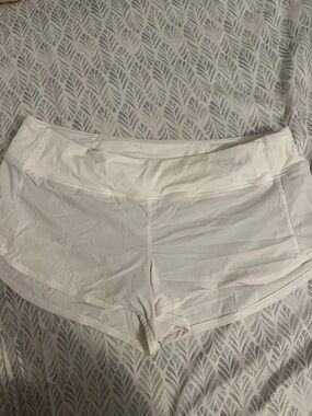 Lululemon white speed up 2.5 inch size 10